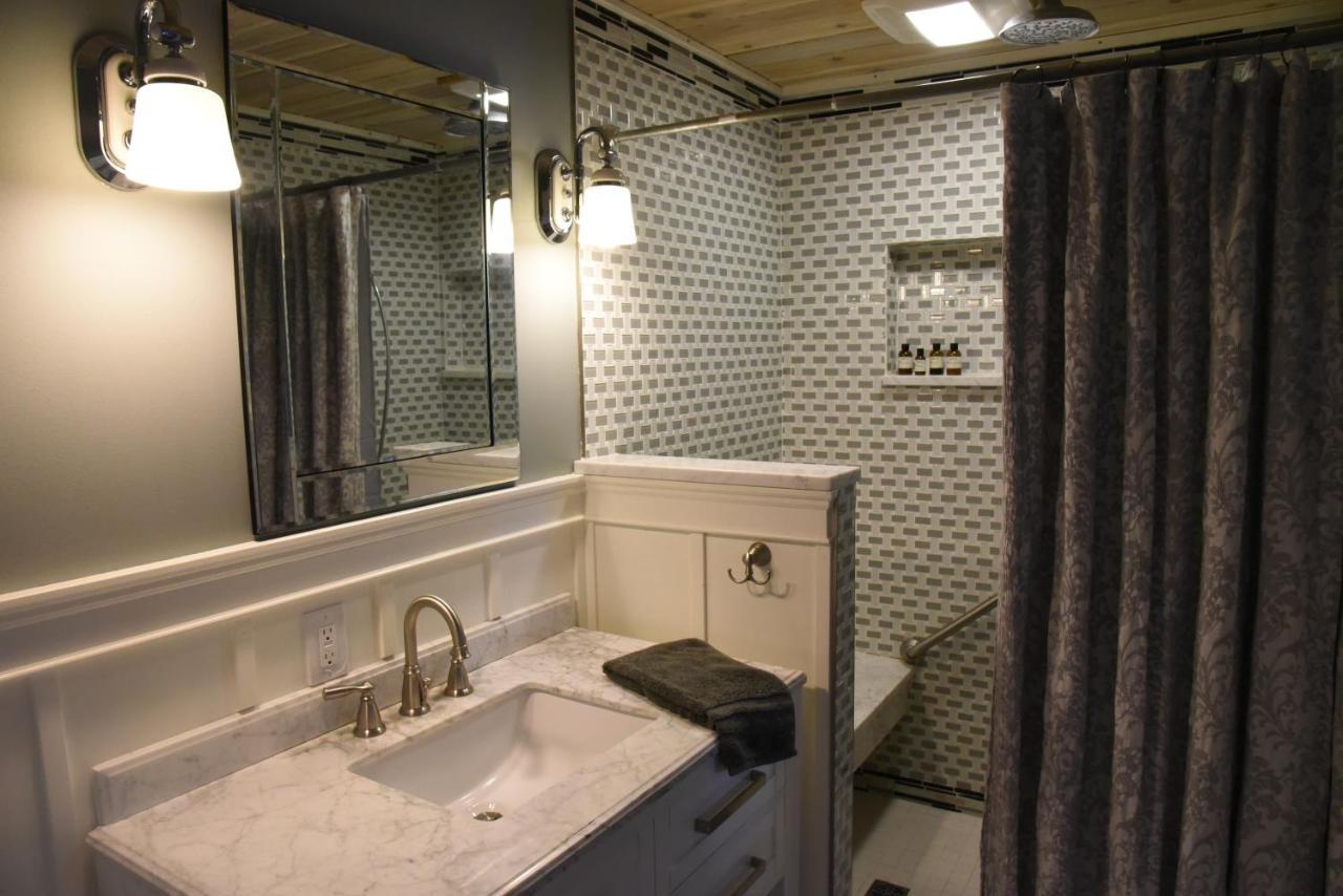 Les Chambres Roses West Kelowna Esterno foto